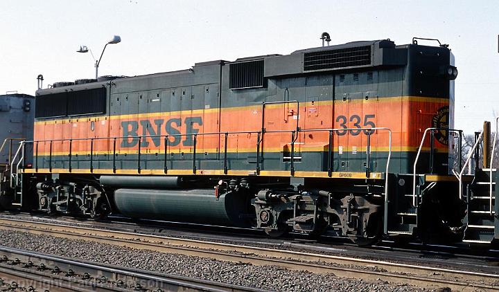 BNSF 335 GP60B.jpg